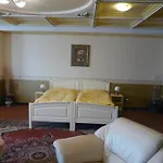 글로리아 팔락 3*